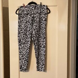 Women’s Black and White Patterned Leggings